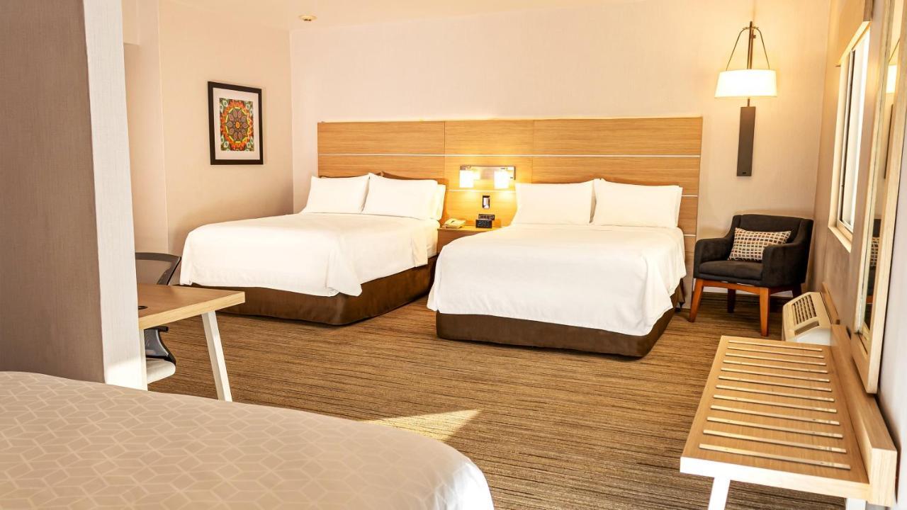 Holiday Inn Express Chihuahua By Ihg Exterior photo
