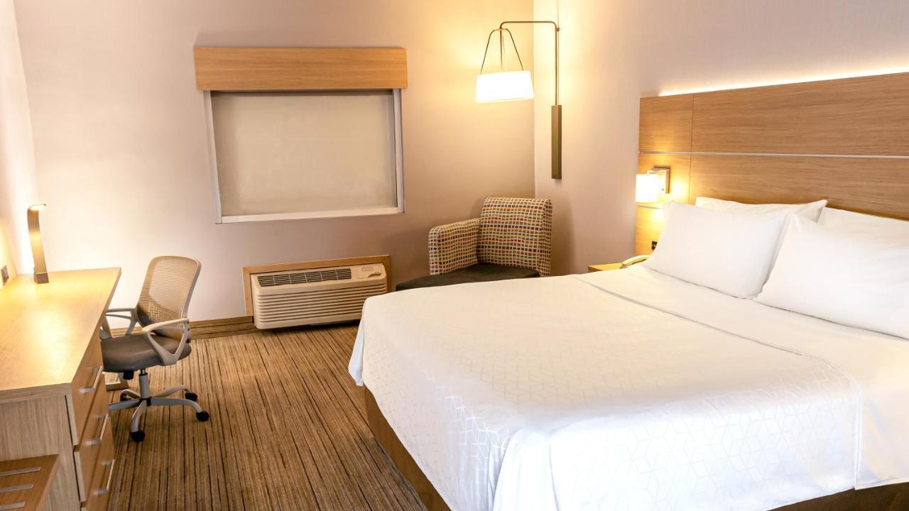 Holiday Inn Express Chihuahua By Ihg Exterior photo