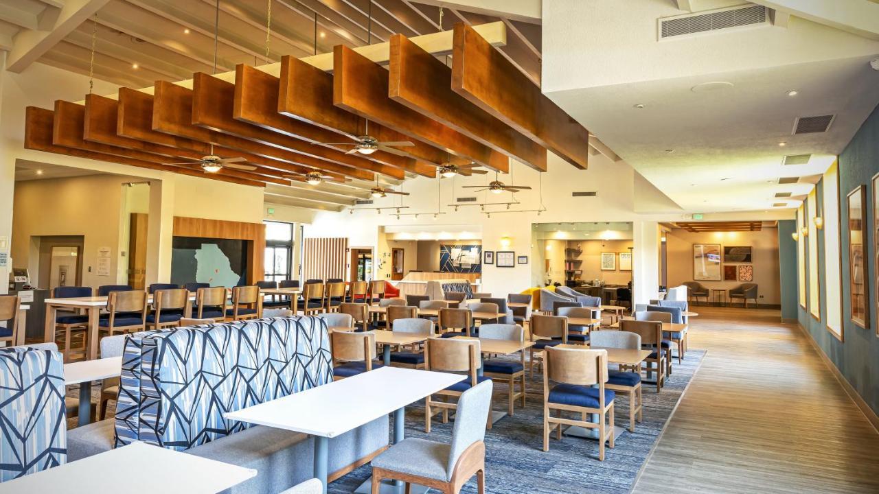 Holiday Inn Express Chihuahua By Ihg Exterior photo