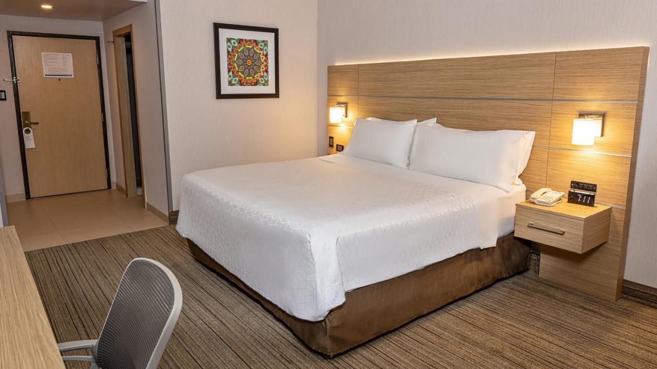 Holiday Inn Express Chihuahua By Ihg Exterior photo