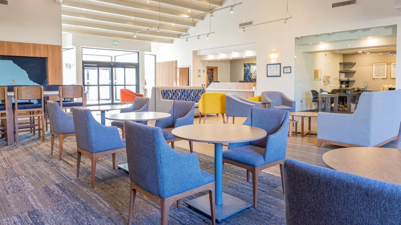 Holiday Inn Express Chihuahua By Ihg Exterior photo