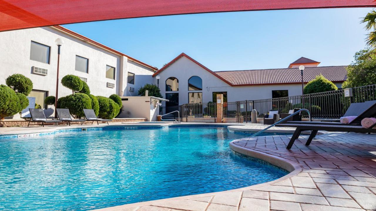 Holiday Inn Express Chihuahua By Ihg Exterior photo