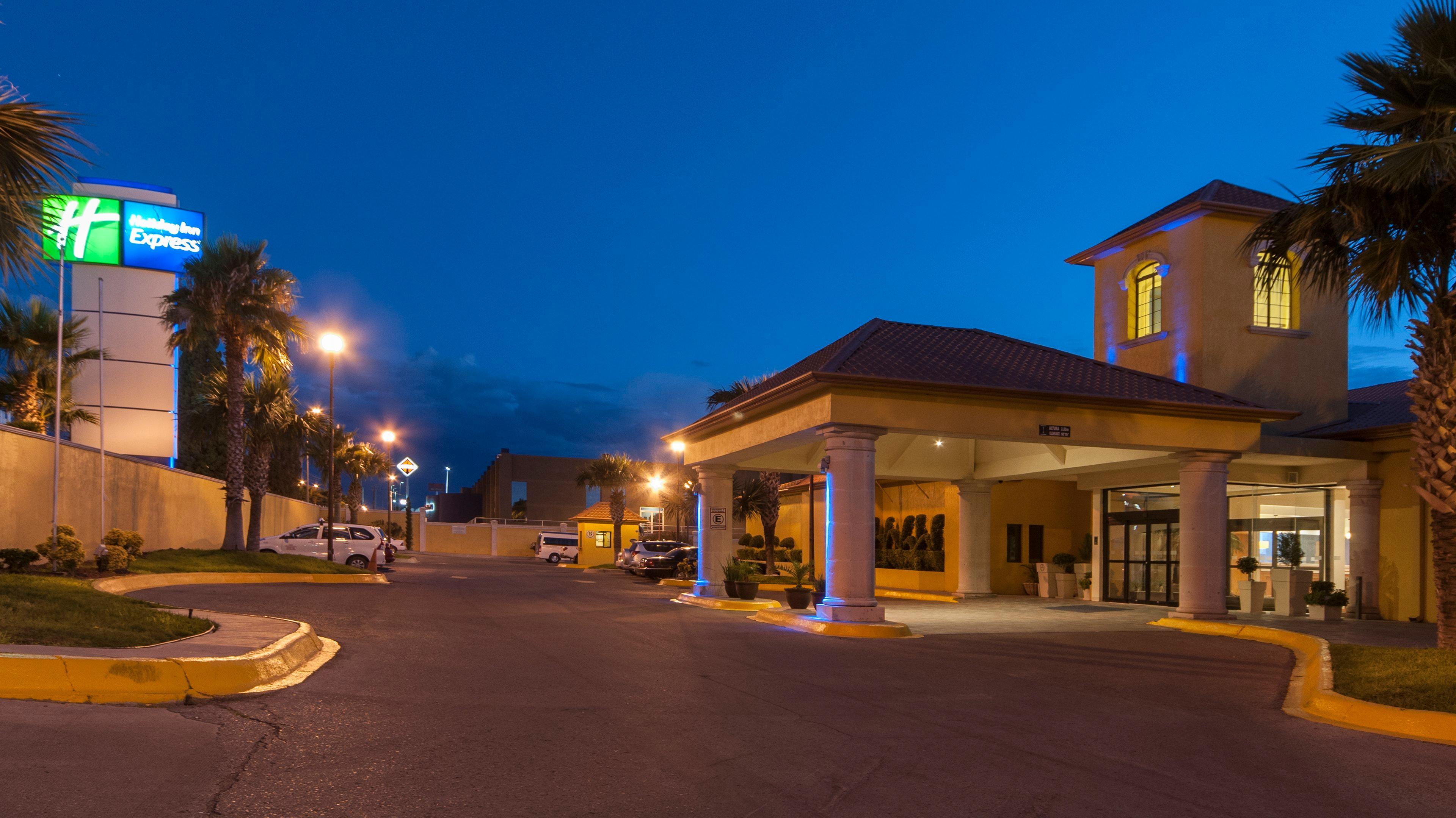 Holiday Inn Express Chihuahua By Ihg Exterior photo