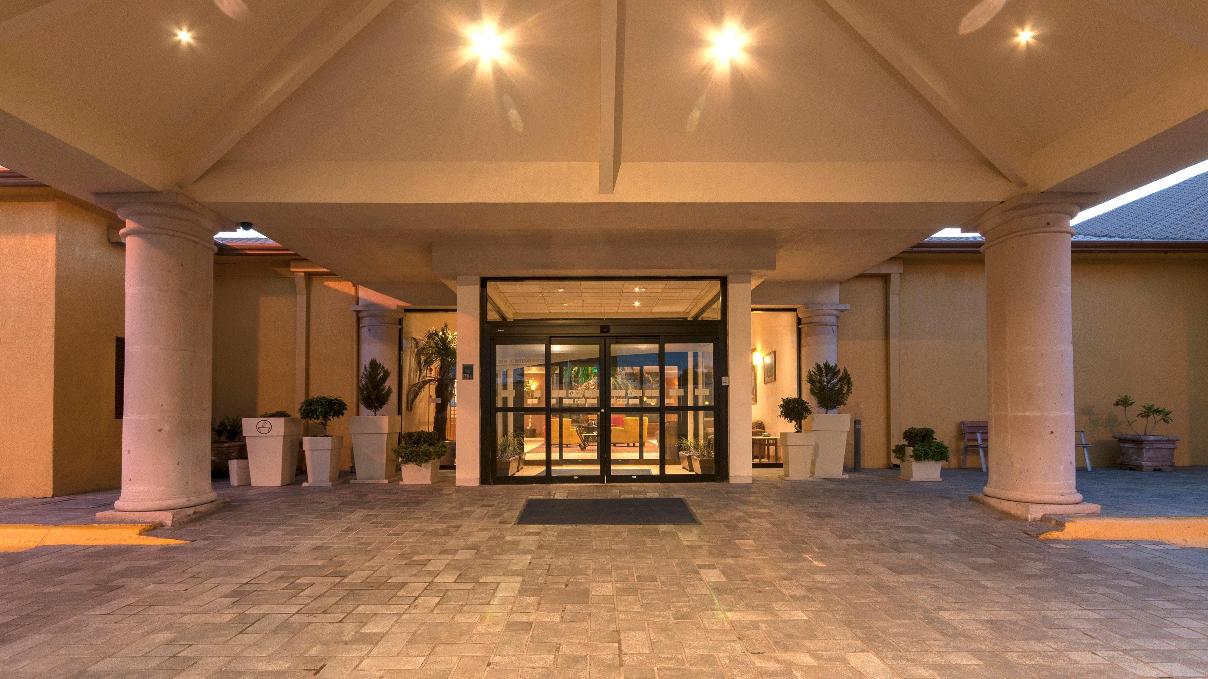 Holiday Inn Express Chihuahua By Ihg Exterior photo
